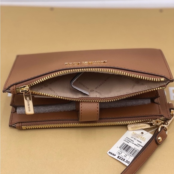 Michael Kors
DoubleZip Wallet Wristlet Luggage - Picture 8 of 10